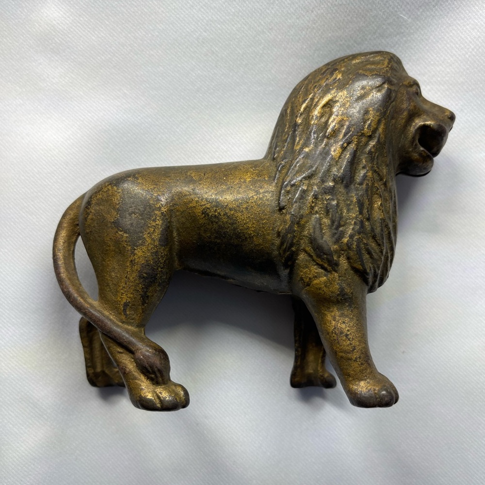 Vintage / Antique 1920’s Cast Iron Lion Bank - Picture 2 of 14